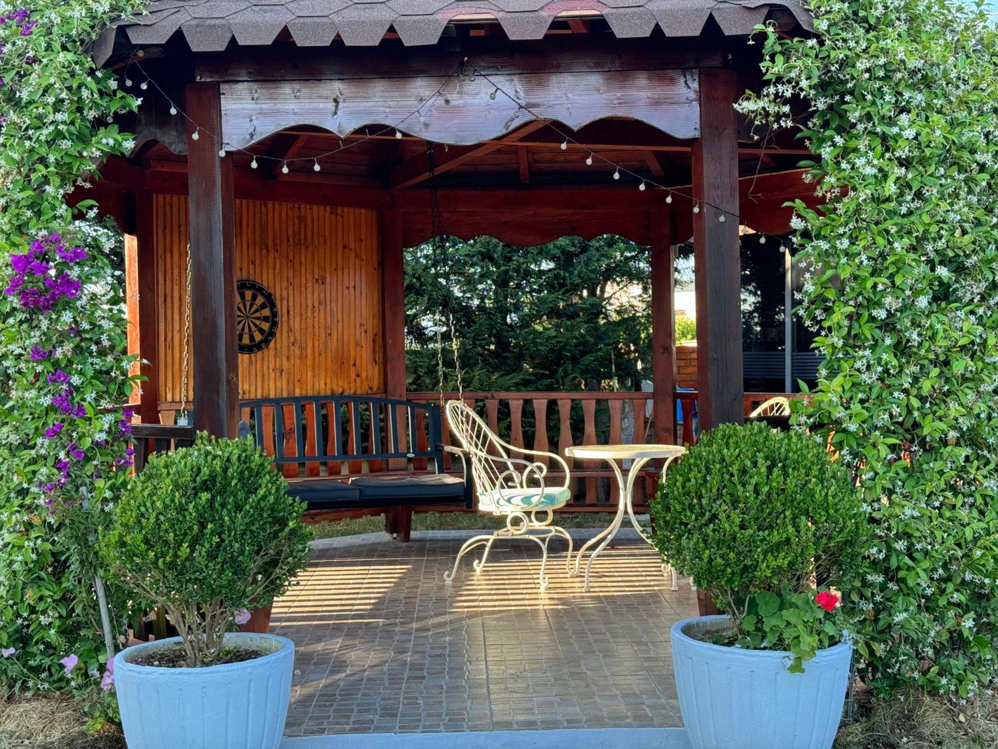 Kunevain Guest House Lezha Kültér fotó