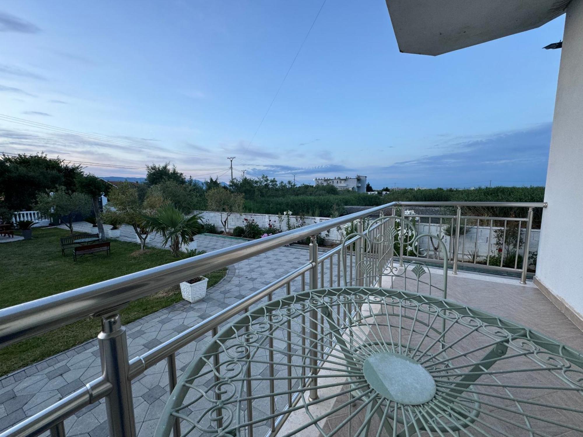 Kunevain Guest House Lezha Kültér fotó