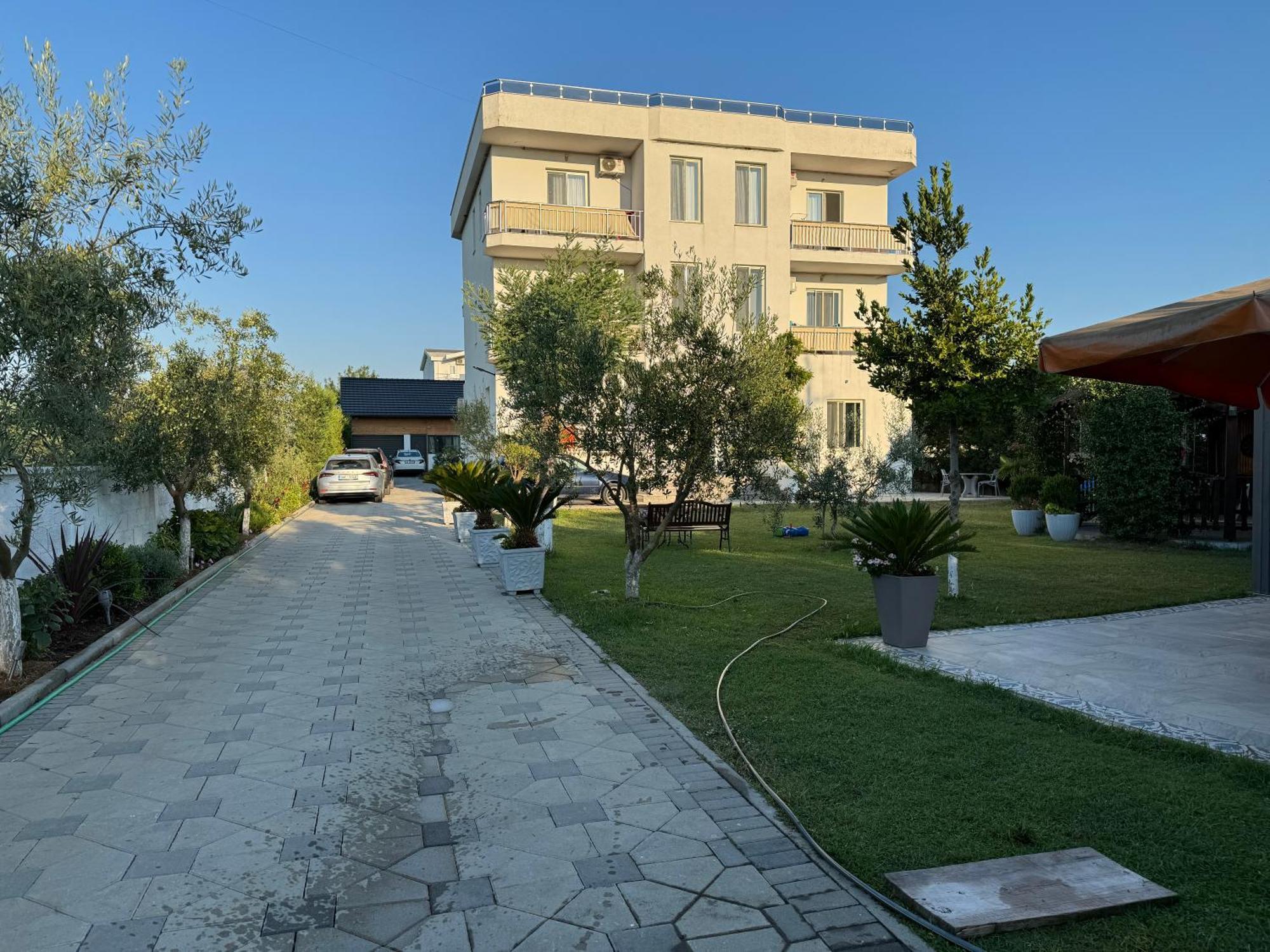 Kunevain Guest House Lezha Kültér fotó