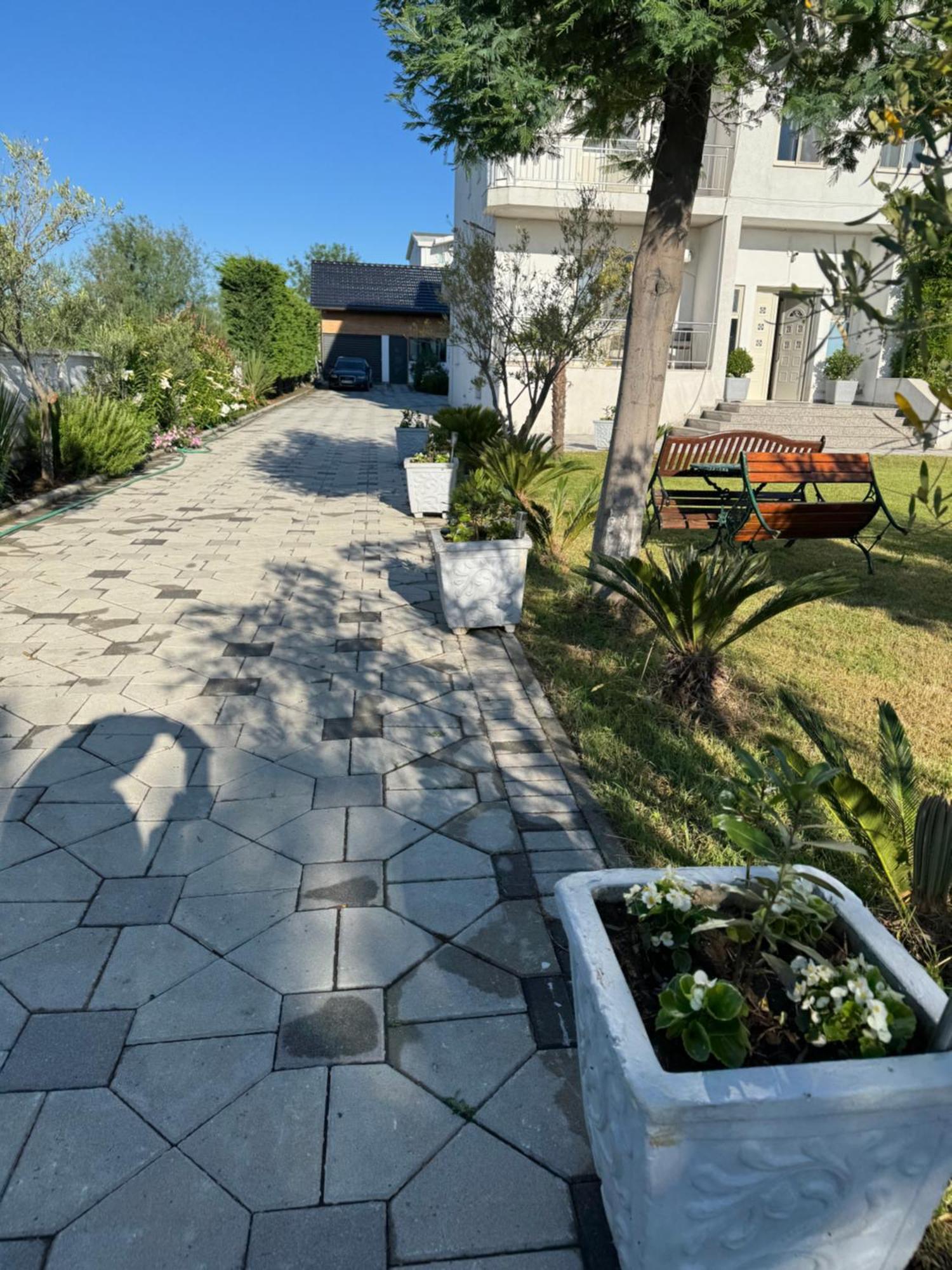 Kunevain Guest House Lezha Kültér fotó